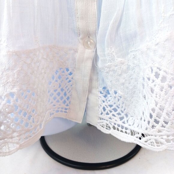 Vintage-Inspired White Long-Sleeve Button-Up Blouse With Crochet Lace Hem & Roll - Picture 4 of 10